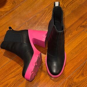 Sorel Black and Pink Ankle Boots